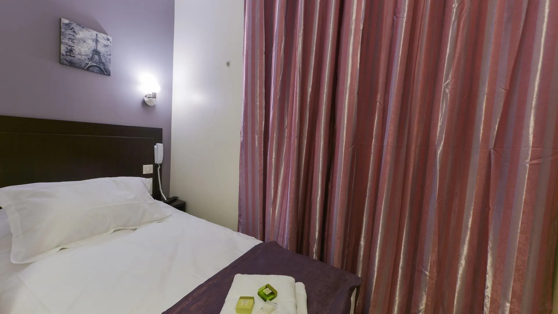 **  Hotel Du Quai De Seine Paris France